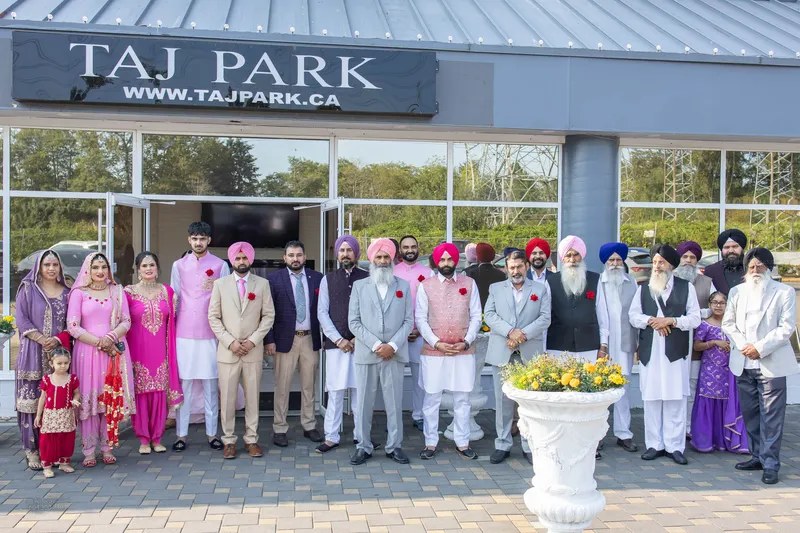 creative wedding photo ideas canada
